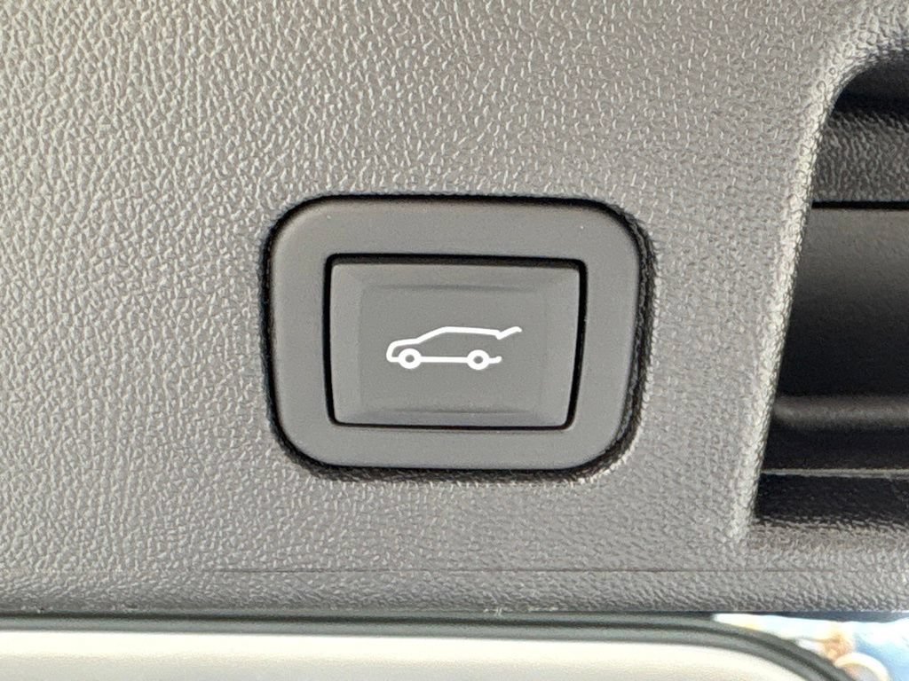 Used 2024 Chevrolet Equinox LT FWD image 11