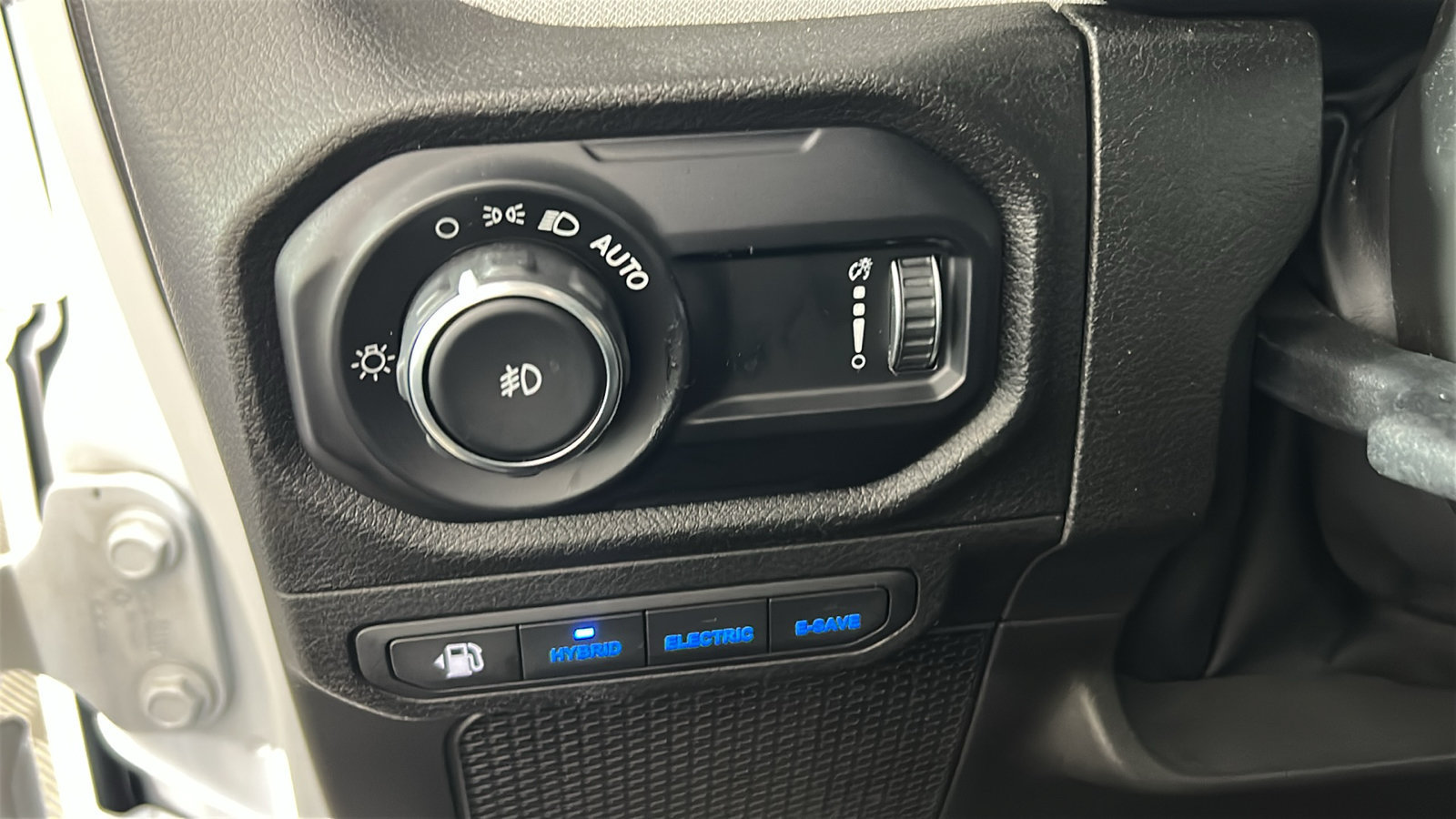 Used 2024 Jeep Wrangler Unlimited AWD/4WD image 23