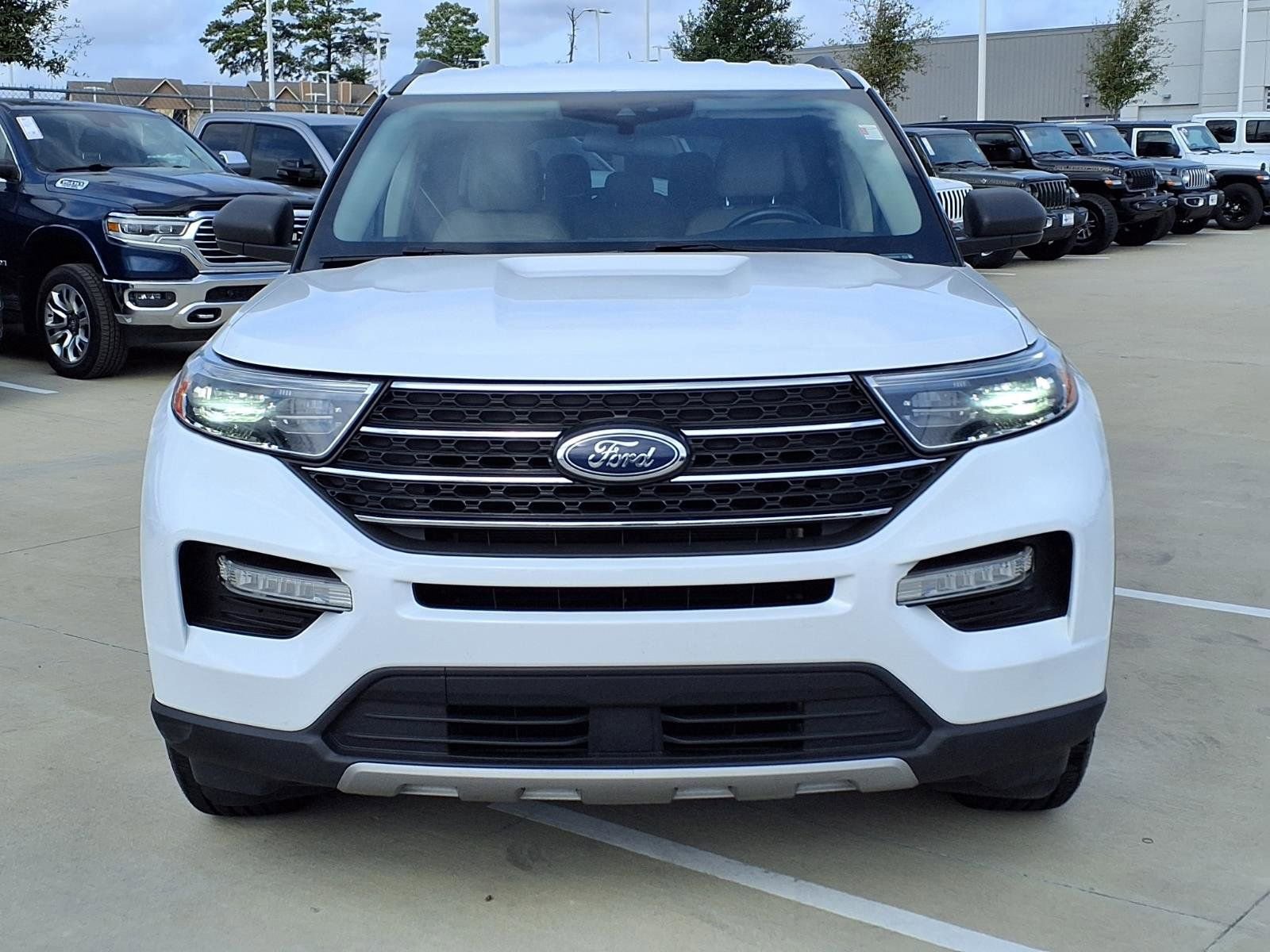 Used 2023 Ford Explorer XLT w/ Equipment Group 202A image 4