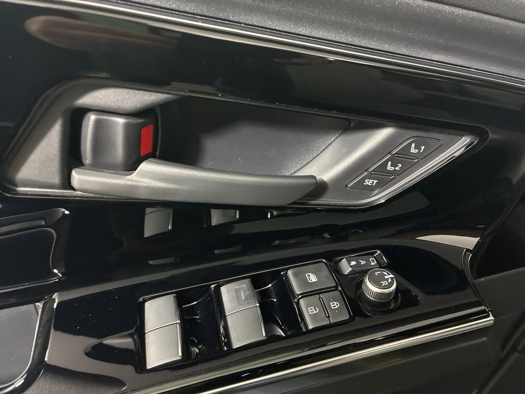 Used 2023 Subaru Solterra AWD image 12