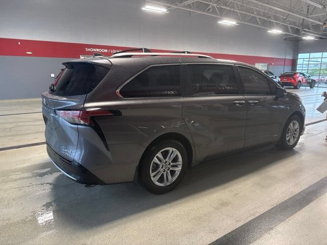 Used 2021 Toyota Sienna Limited FWD image 3