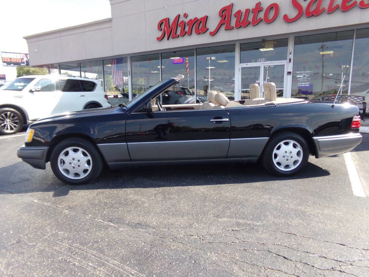 Used 1994 Mercedes-Benz E 320 Convertible image 27