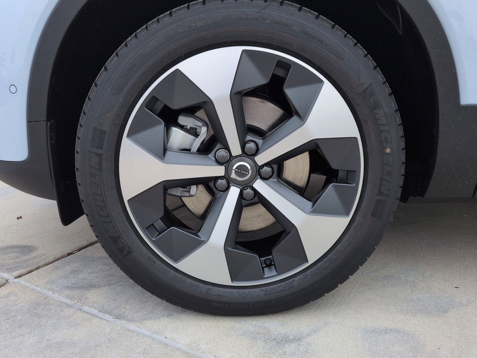 New 2026 Volvo XC40 B5 Plus w/ Protection Package Premier image 12