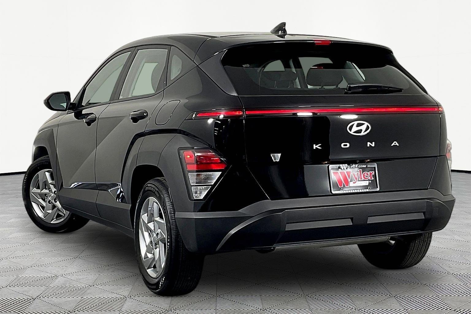 Certified 2026 Hyundai Kona SE FWD image 4