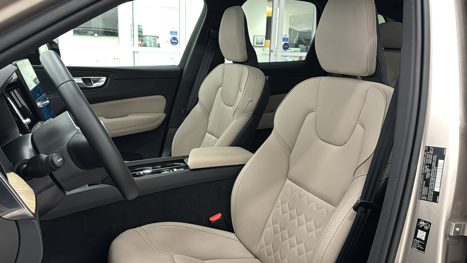 Used 2026 Volvo XC60 B5 Plus AWD/4WD image 23
