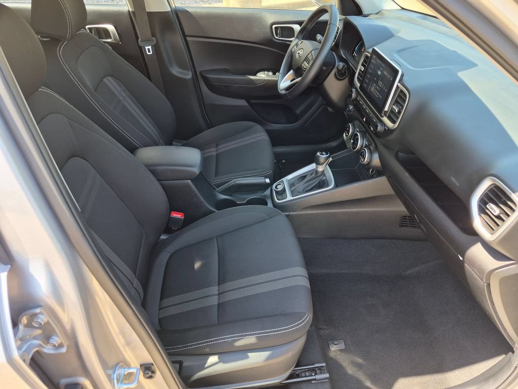 Used 2025 Hyundai Venue SEL FWD image 30