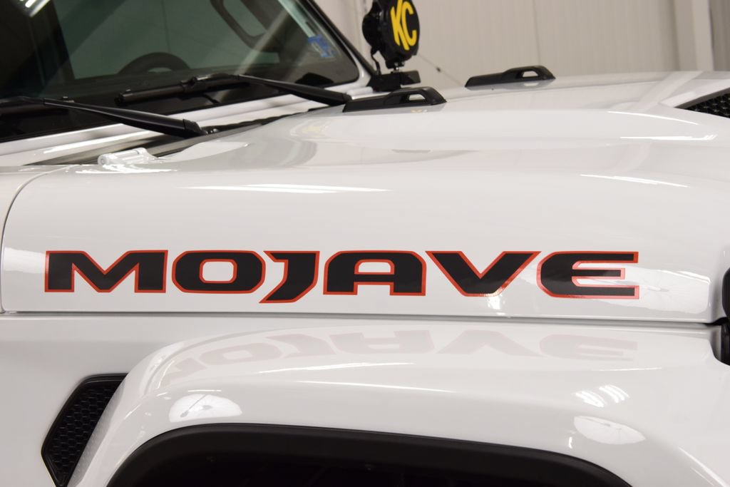 Used 2025 Jeep Gladiator Mojave AWD/4WD image 18
