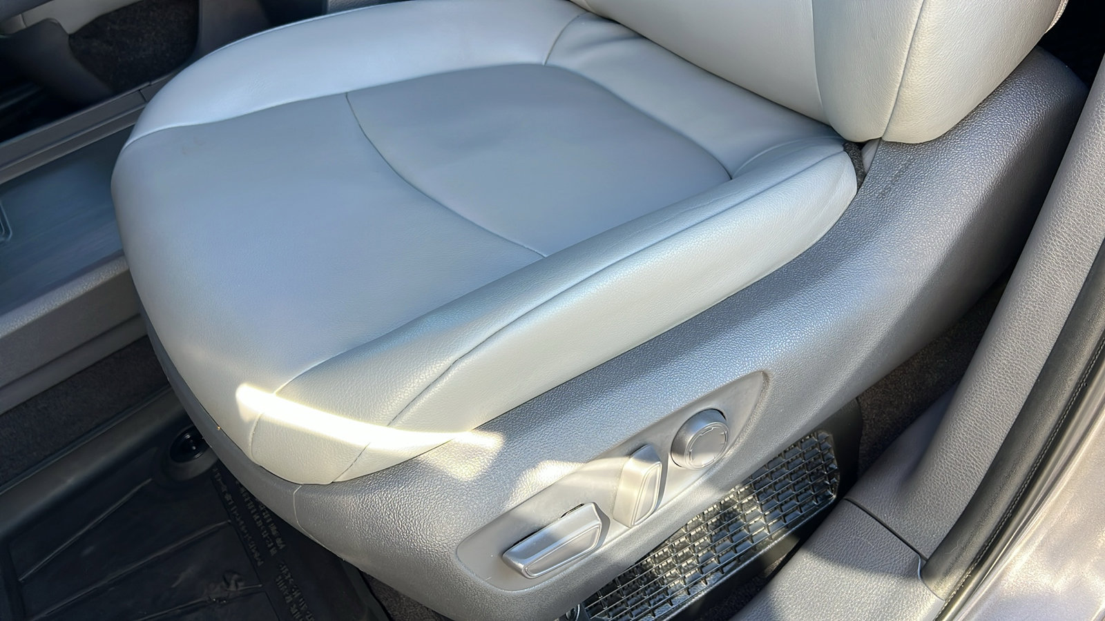 Used 2021 Toyota Sienna XLE image 17