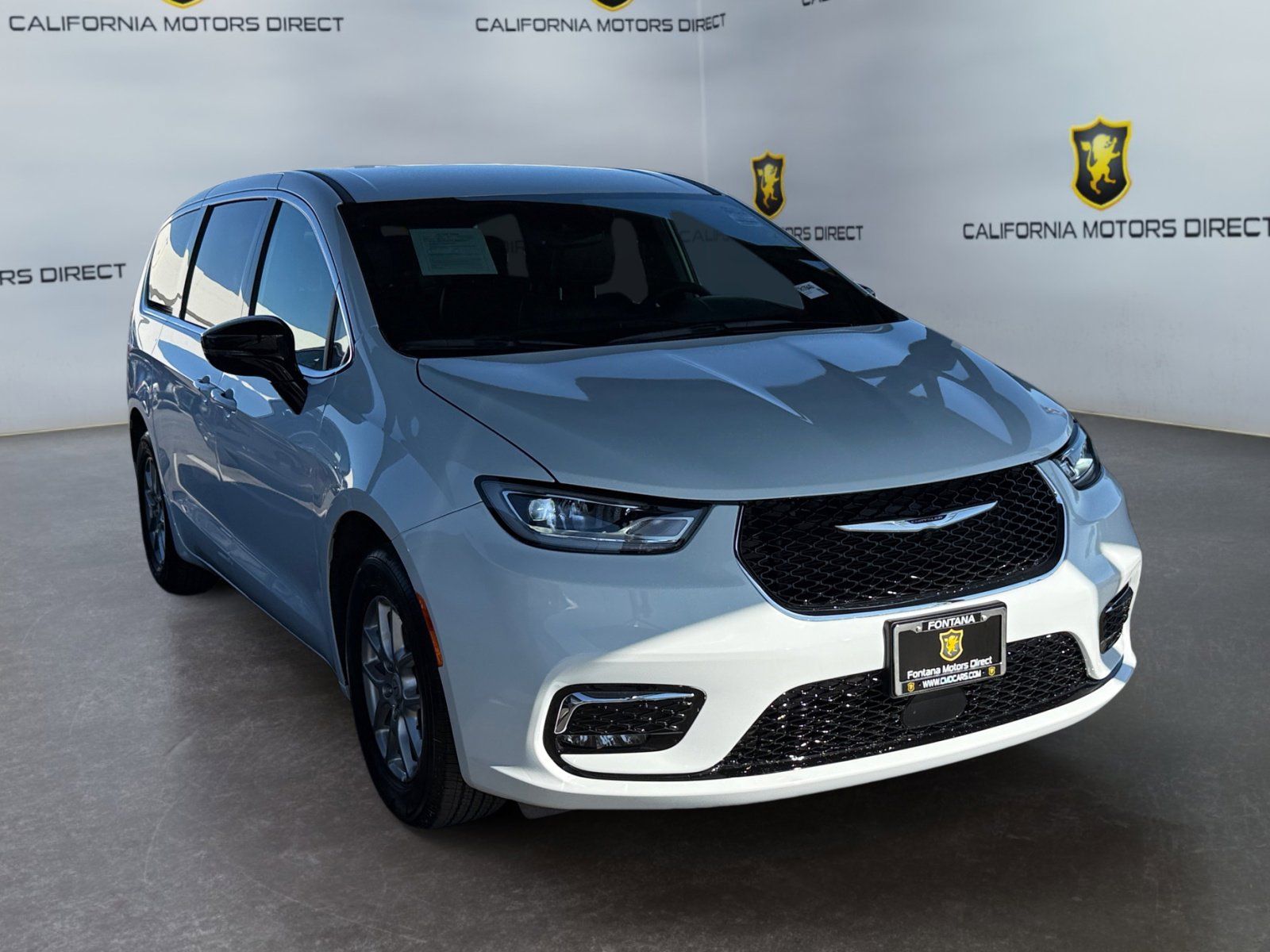 Used 2026 Chrysler Pacifica Select image 7