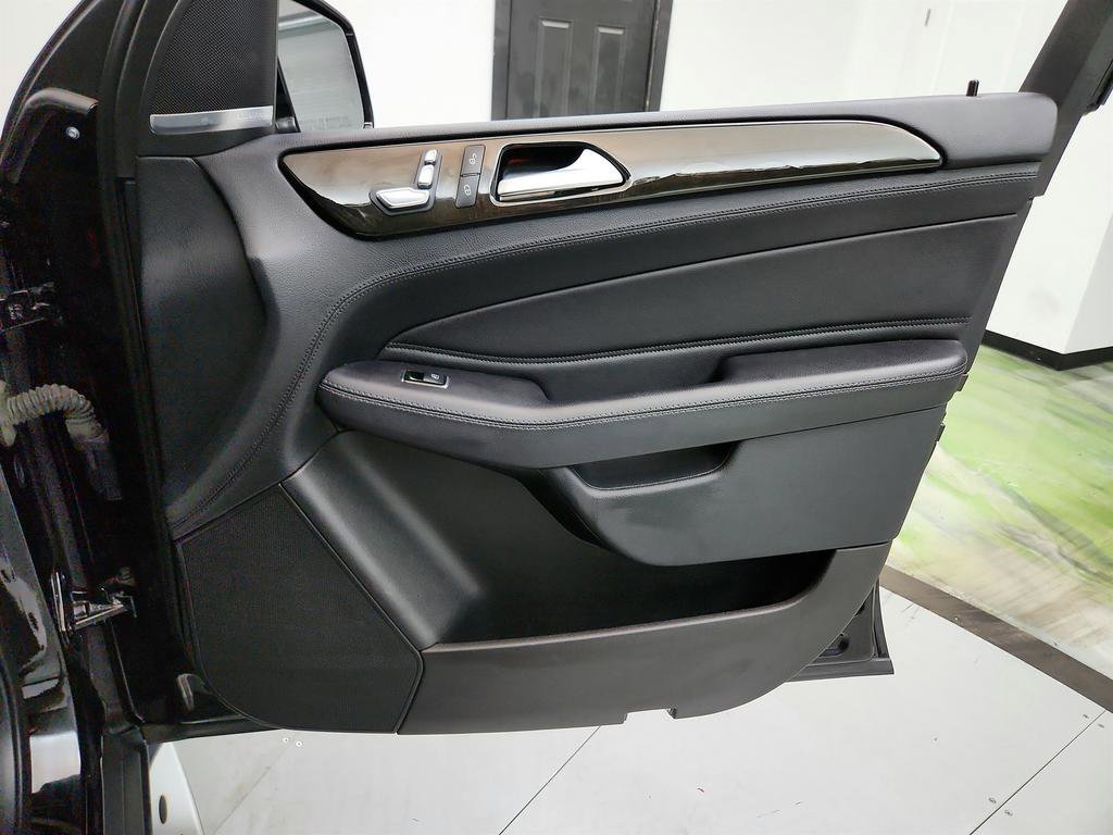 Used 2016 Mercedes-Benz GLE 400 4MATIC w/ Parking Assist Package image 28