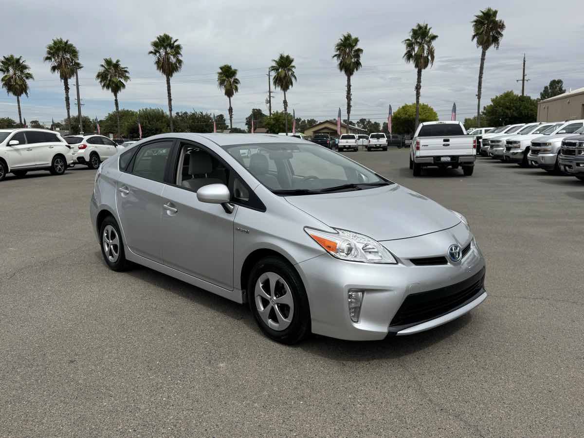Used 2013 Toyota Prius Two FWD image 2