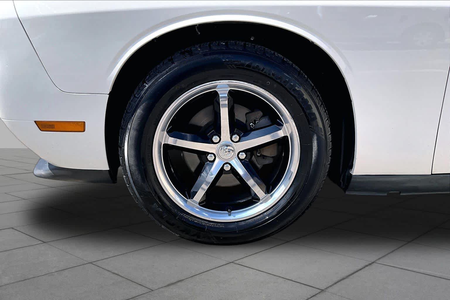 Used 2010 Dodge Challenger SE RWD image 11