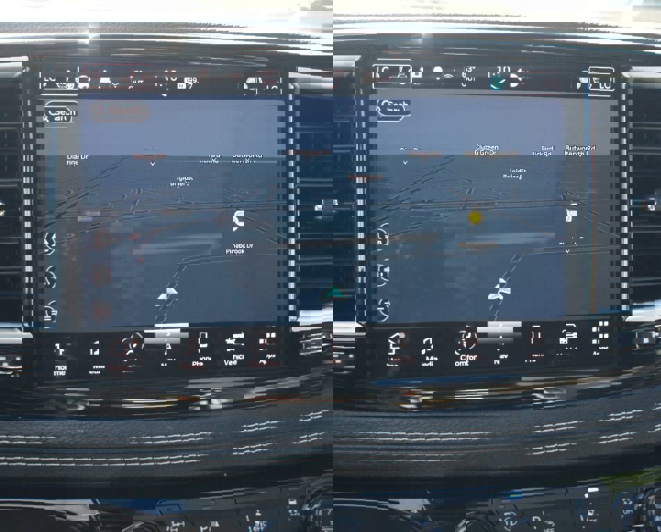 Used 2022 Chrysler Pacifica Limited w/ Uconnect Theater Family Group image 7