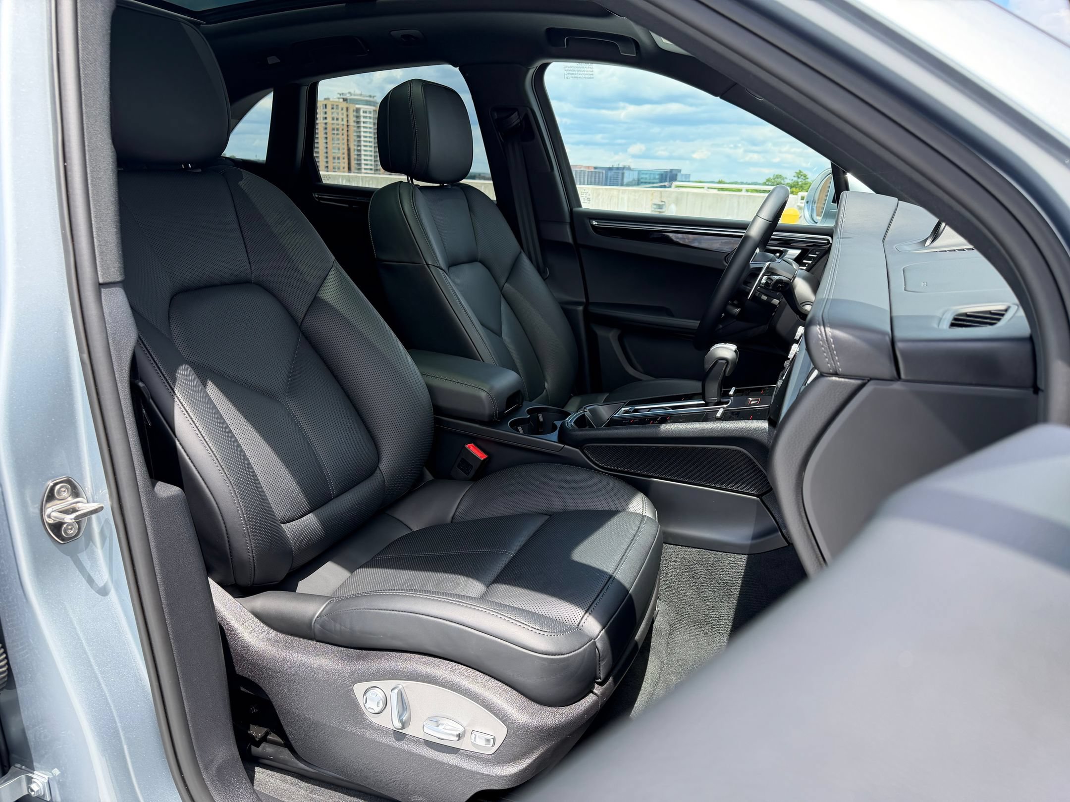 Certified 2026 Porsche Macan AWD/4WD image 14