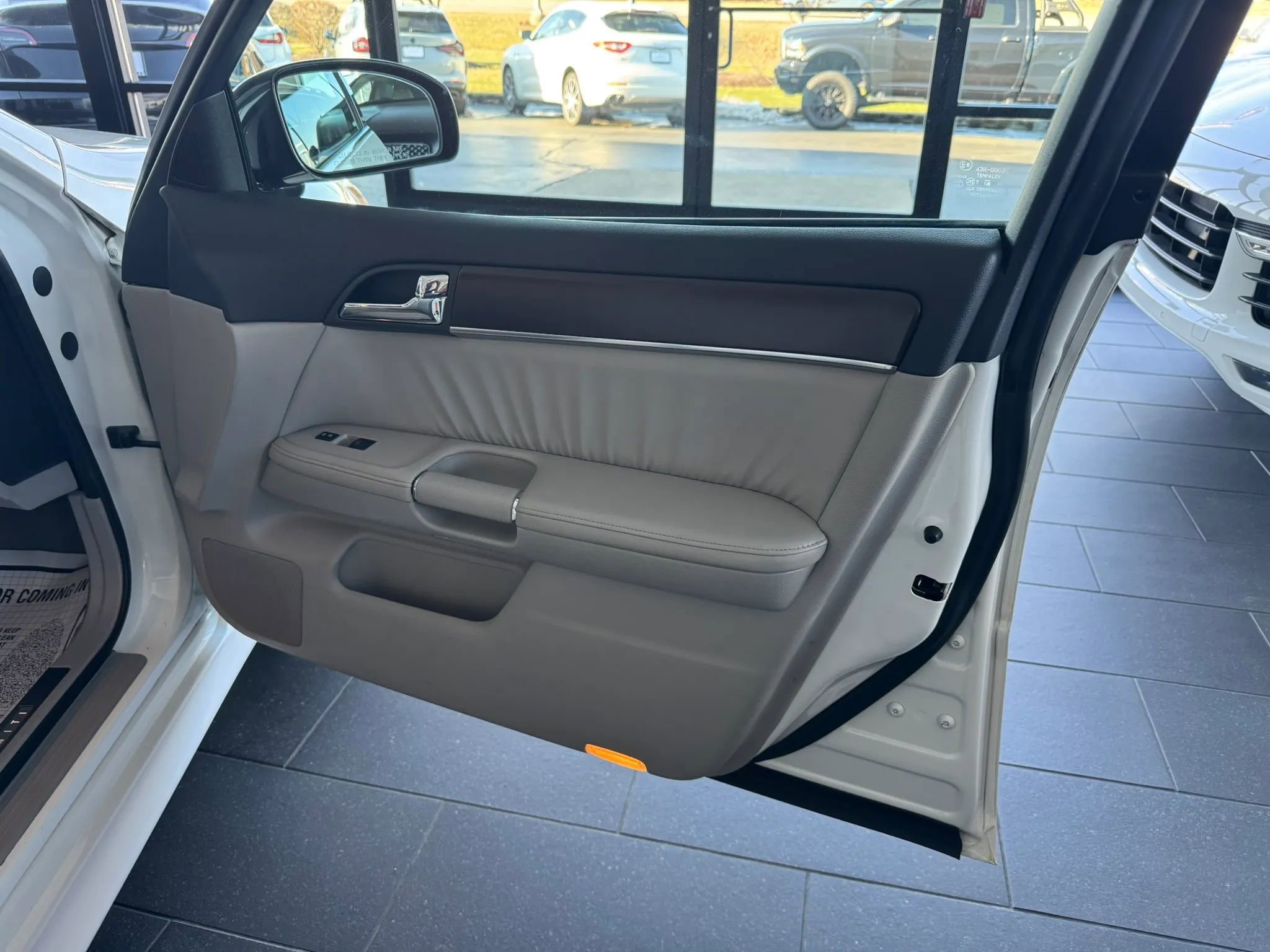 Used 2008 INFINITI M35 M35x Sedan 4D w/ Technology Pkg image 15