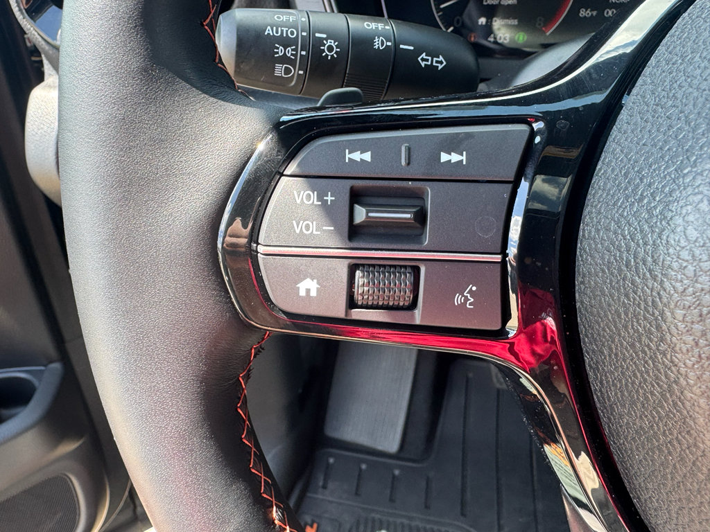 Used 2025 Honda Pilot TrailSport image 13