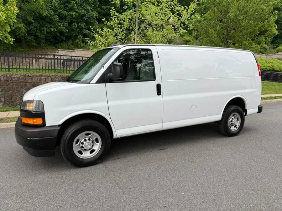 Used 2018 Chevrolet Express 2500 image 3