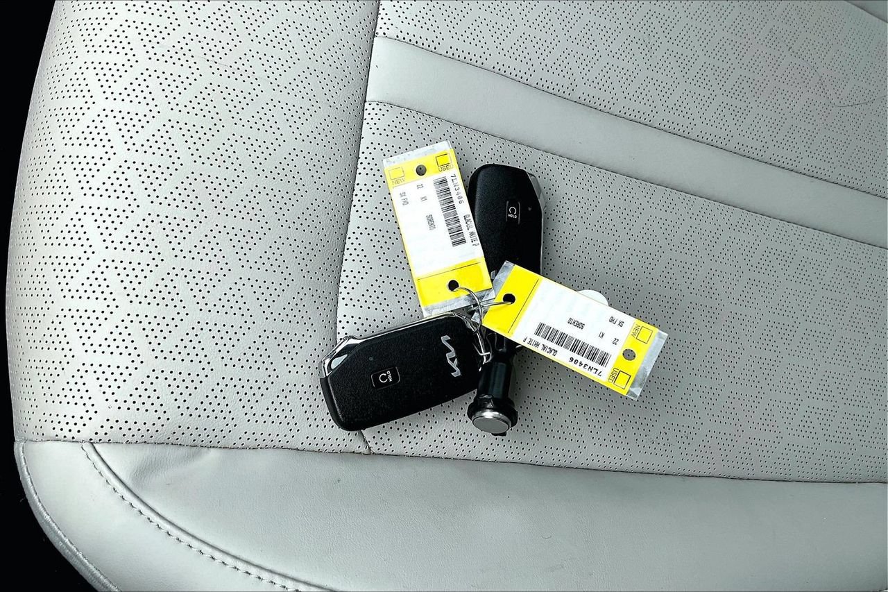 Used 2022 Kia Sorento SX FWD image 32