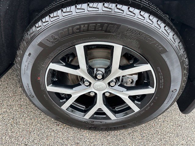 Used 2023 Jeep Grand Cherokee Limited w/ Luxury Tech Group II AWD/4WD image 8