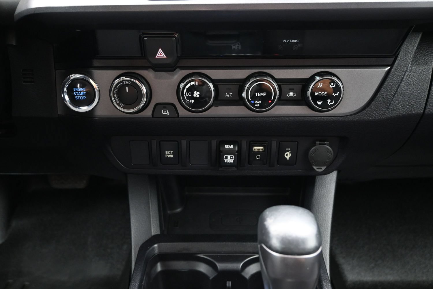 Used 2018 Toyota Tacoma TRD Off-Road AWD/4WD image 34