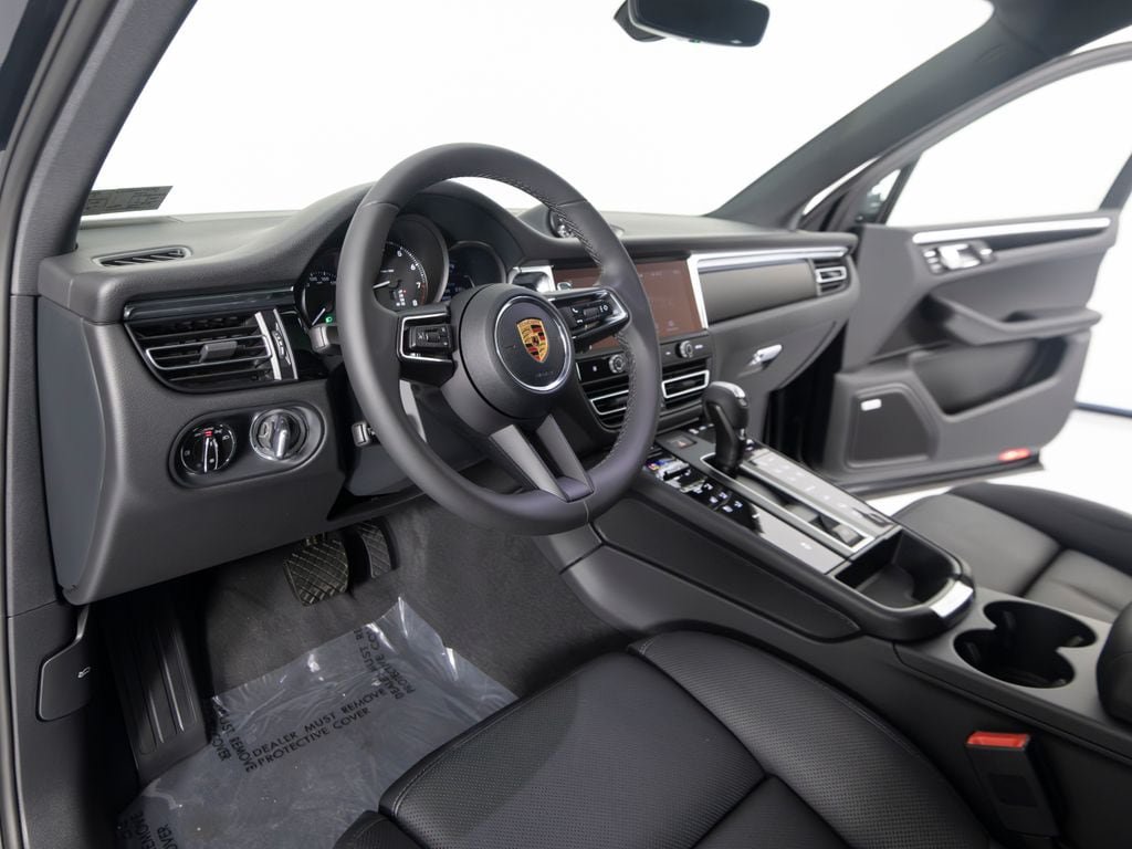 New 2026 Porsche Macan AWD/4WD image 4