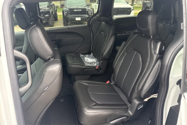 New 2027 Chrysler Pacifica LX FWD image 10