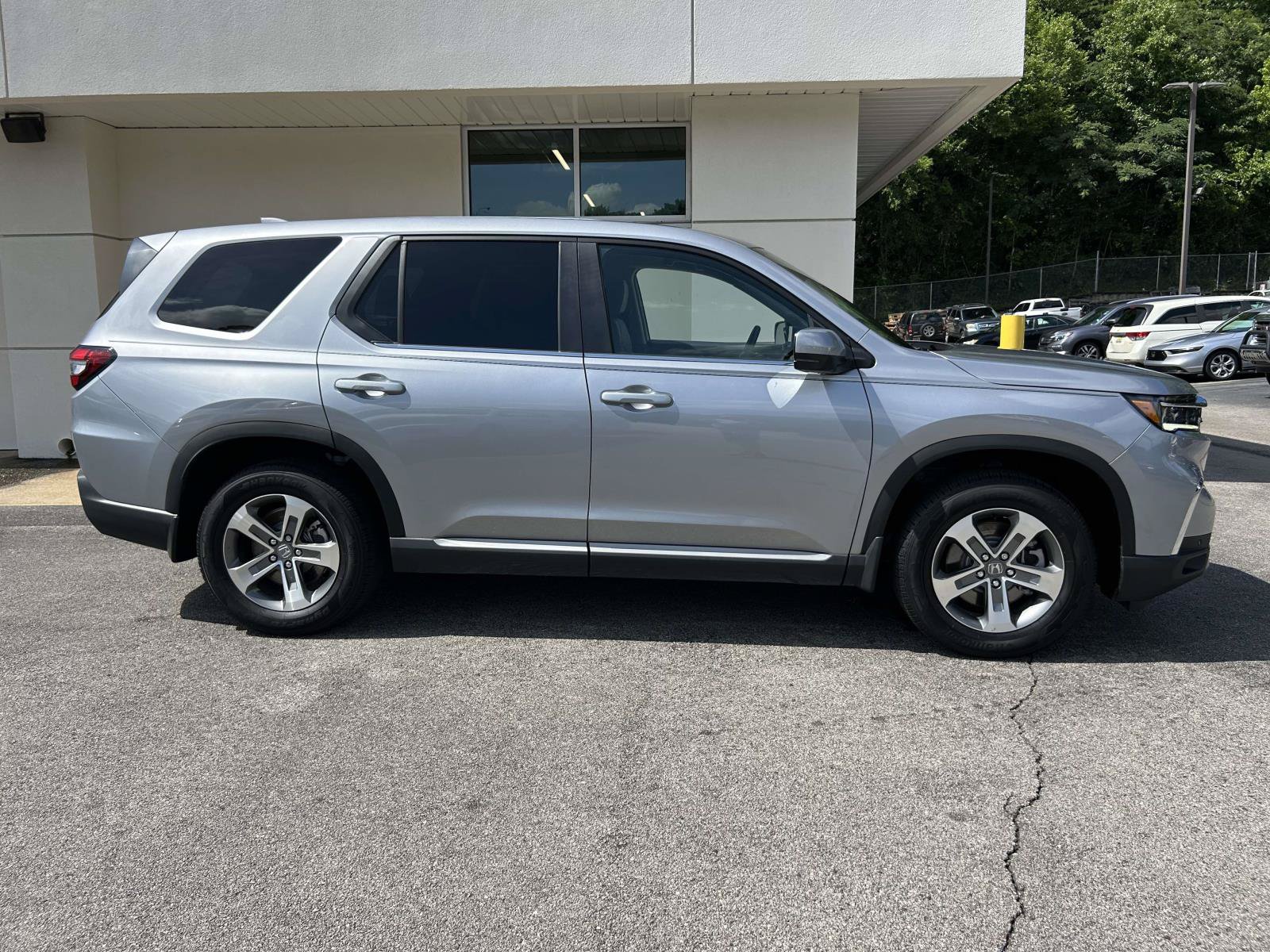Certified 2024 Honda Pilot EX-L image 2