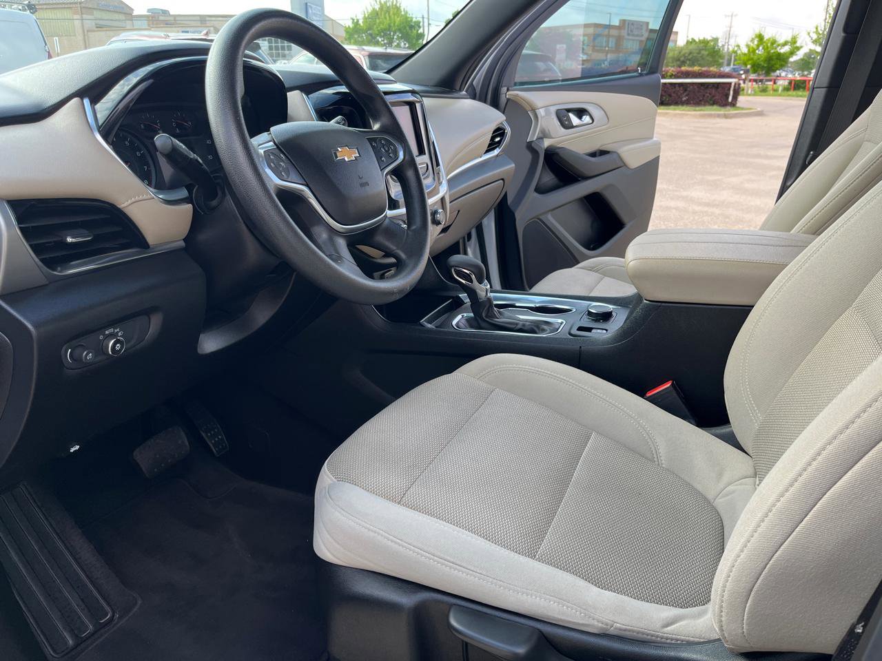 Used 2022 Chevrolet Traverse LS image 7