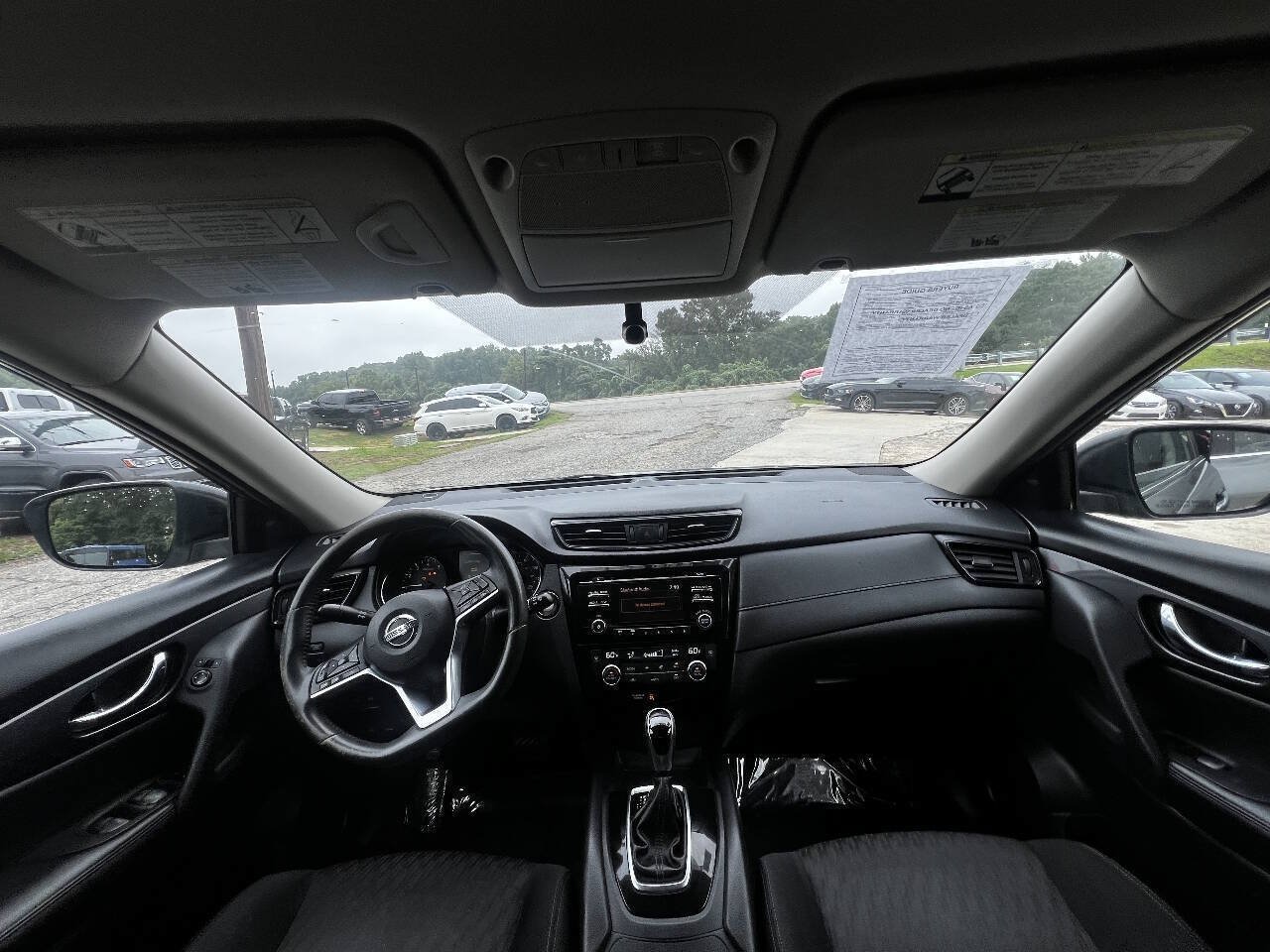 Used 2017 Nissan Rogue SV FWD image 12