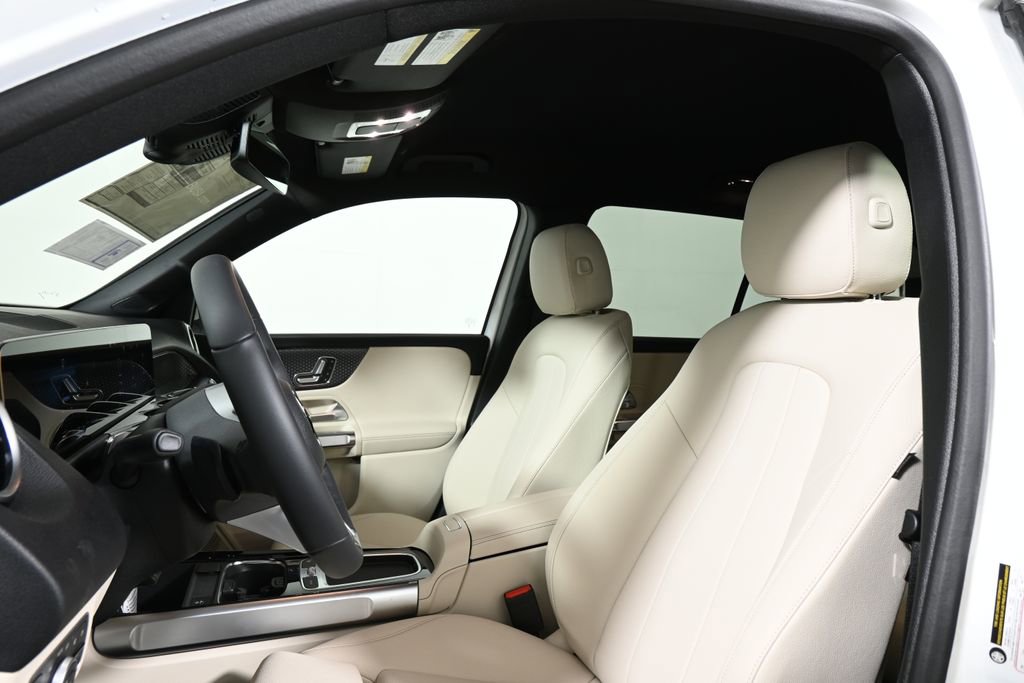 Certified 2025 Mercedes-Benz GLB 250 4MATIC image 14