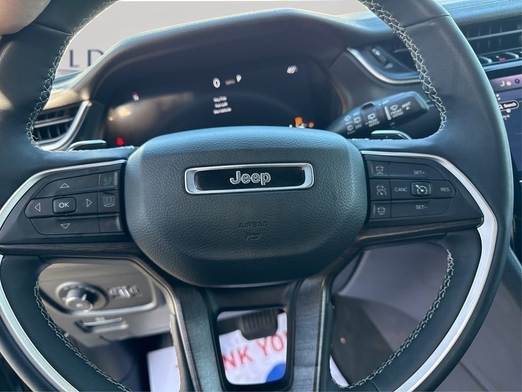 Used 2024 Jeep Grand Cherokee Limited w/ Black Appearance Package image 30