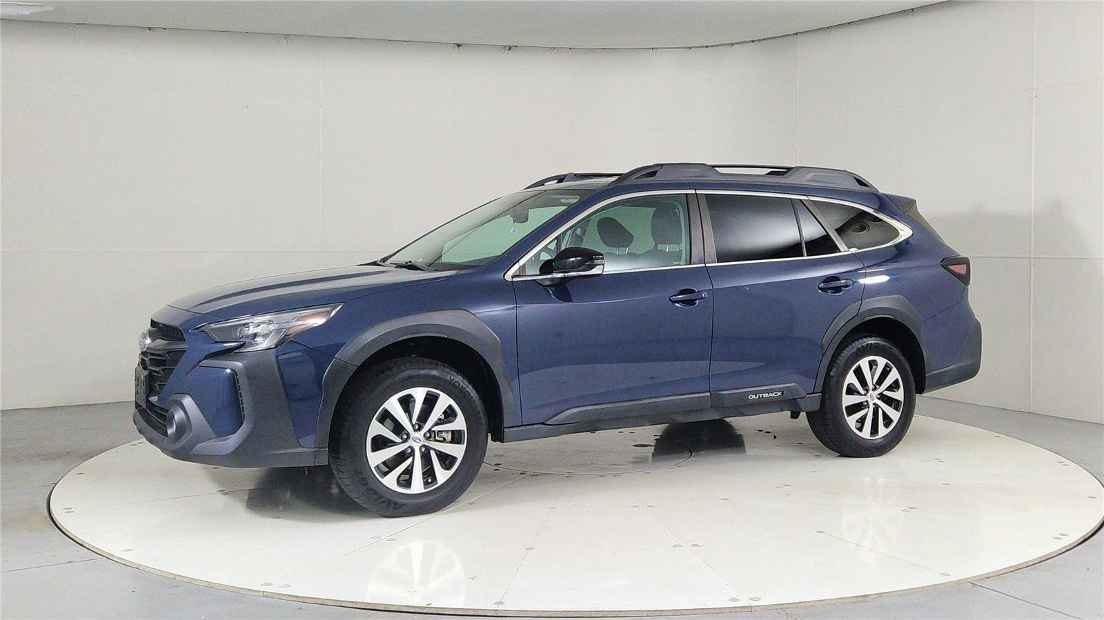 Used 2023 Subaru Outback Premium image 3