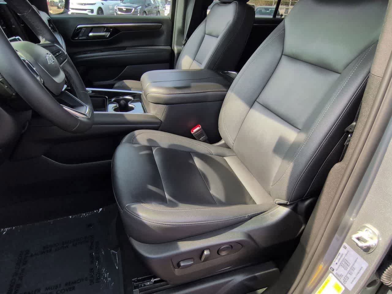Used 2025 Chevrolet Tahoe Z71 AWD/4WD image 16