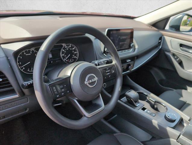 Used 2023 Nissan Rogue S image 9