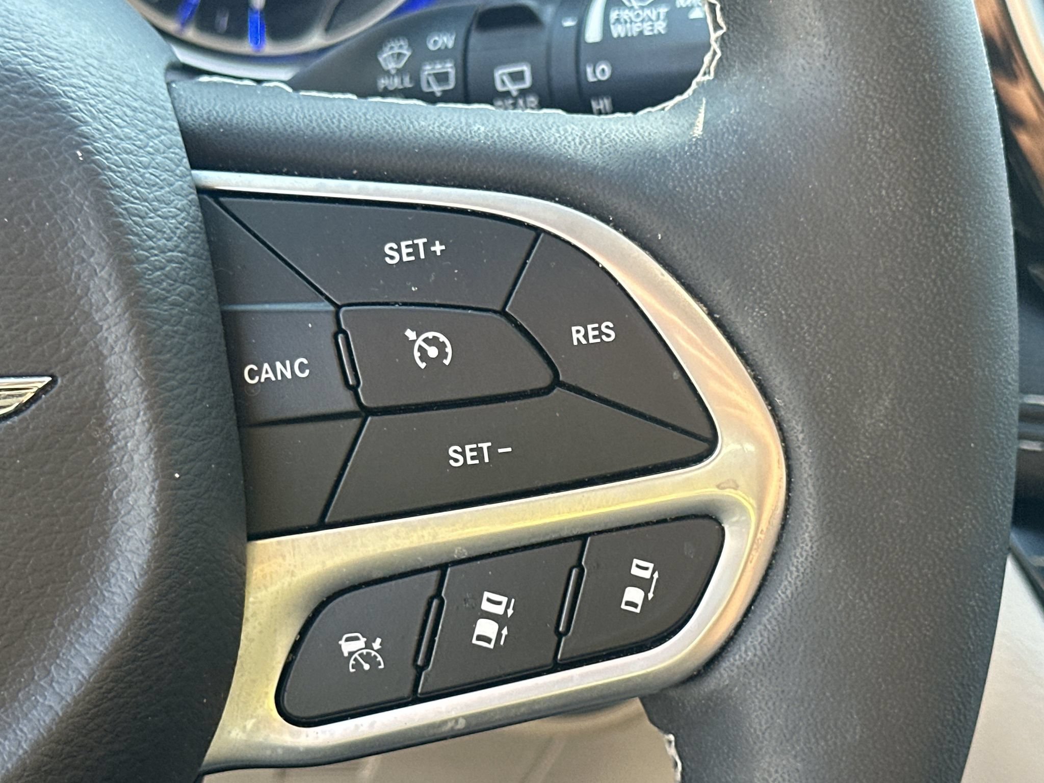 Used 2023 Chrysler Pacifica Touring-L FWD image 24