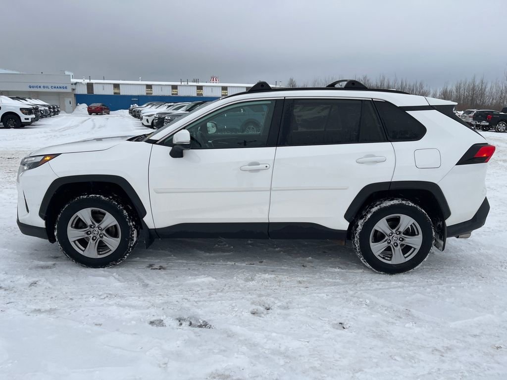 Used 2022 Toyota RAV4 XLE image 2