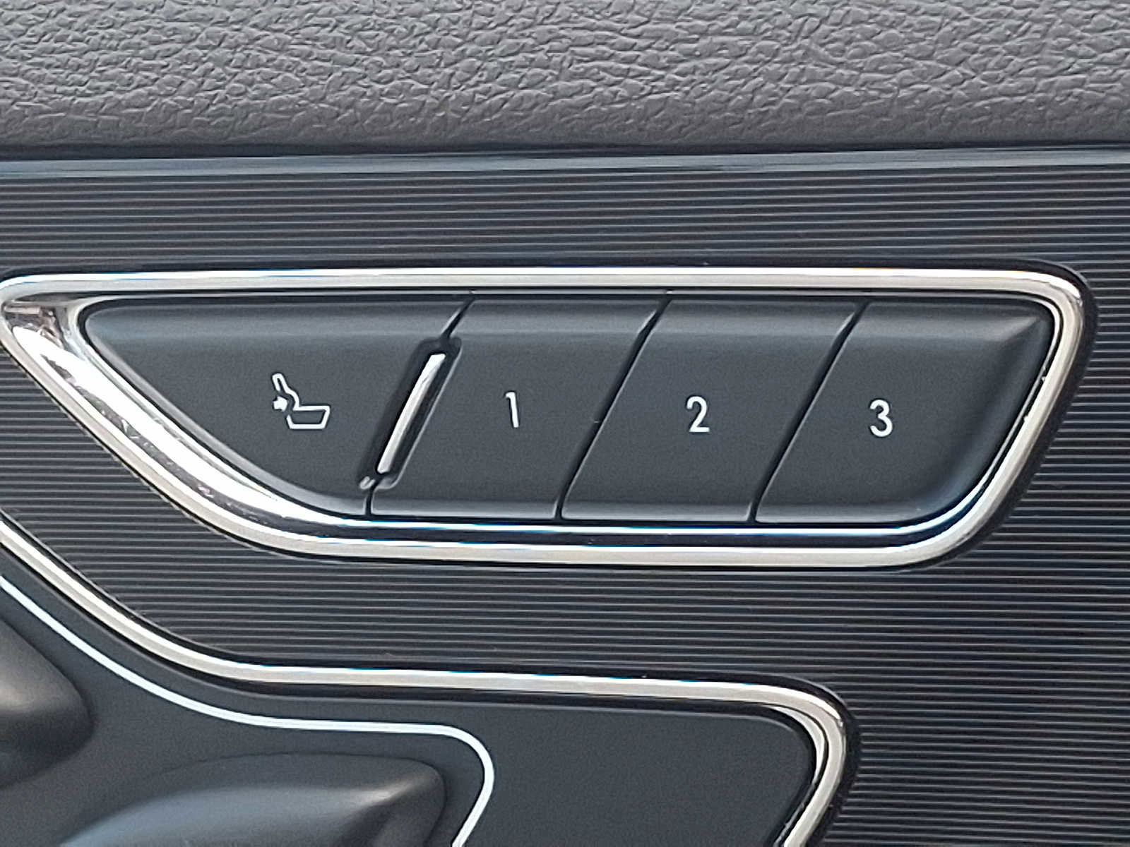 Used 2022 Lincoln Corsair Standard w/ Equipment Group 101A image 26