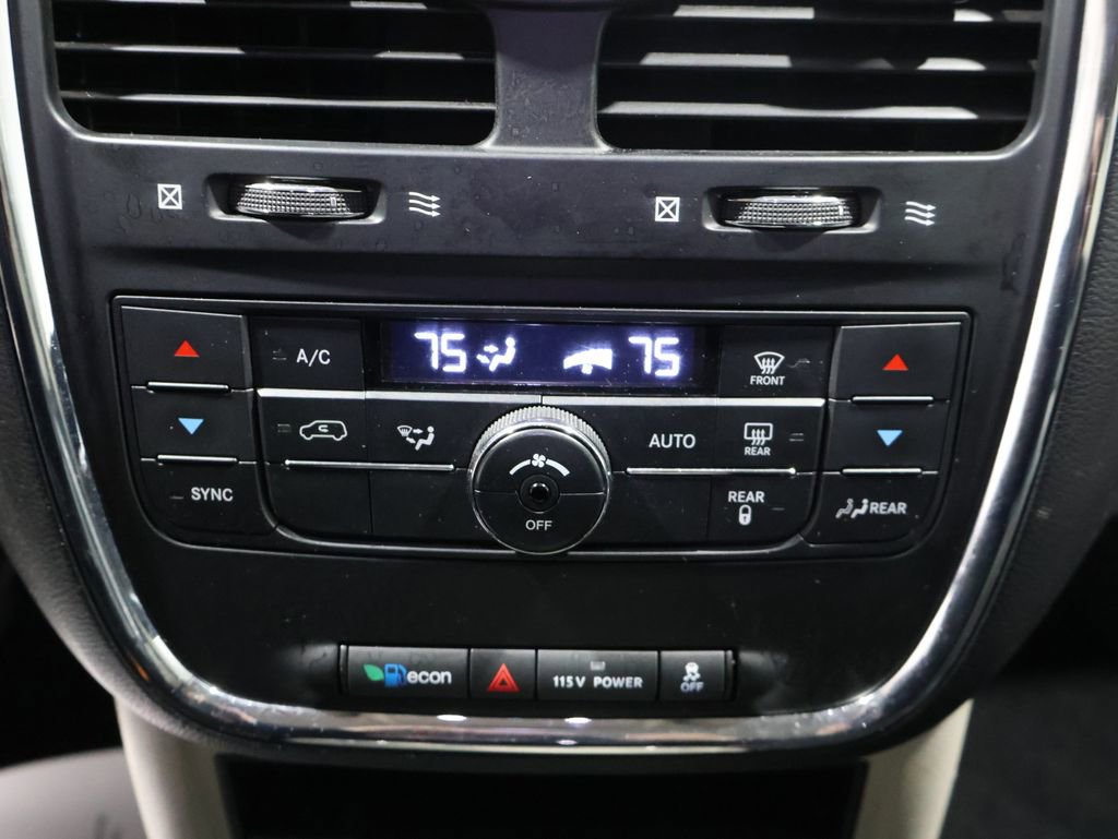 Used 2013 Chrysler Town & Country Touring image 28