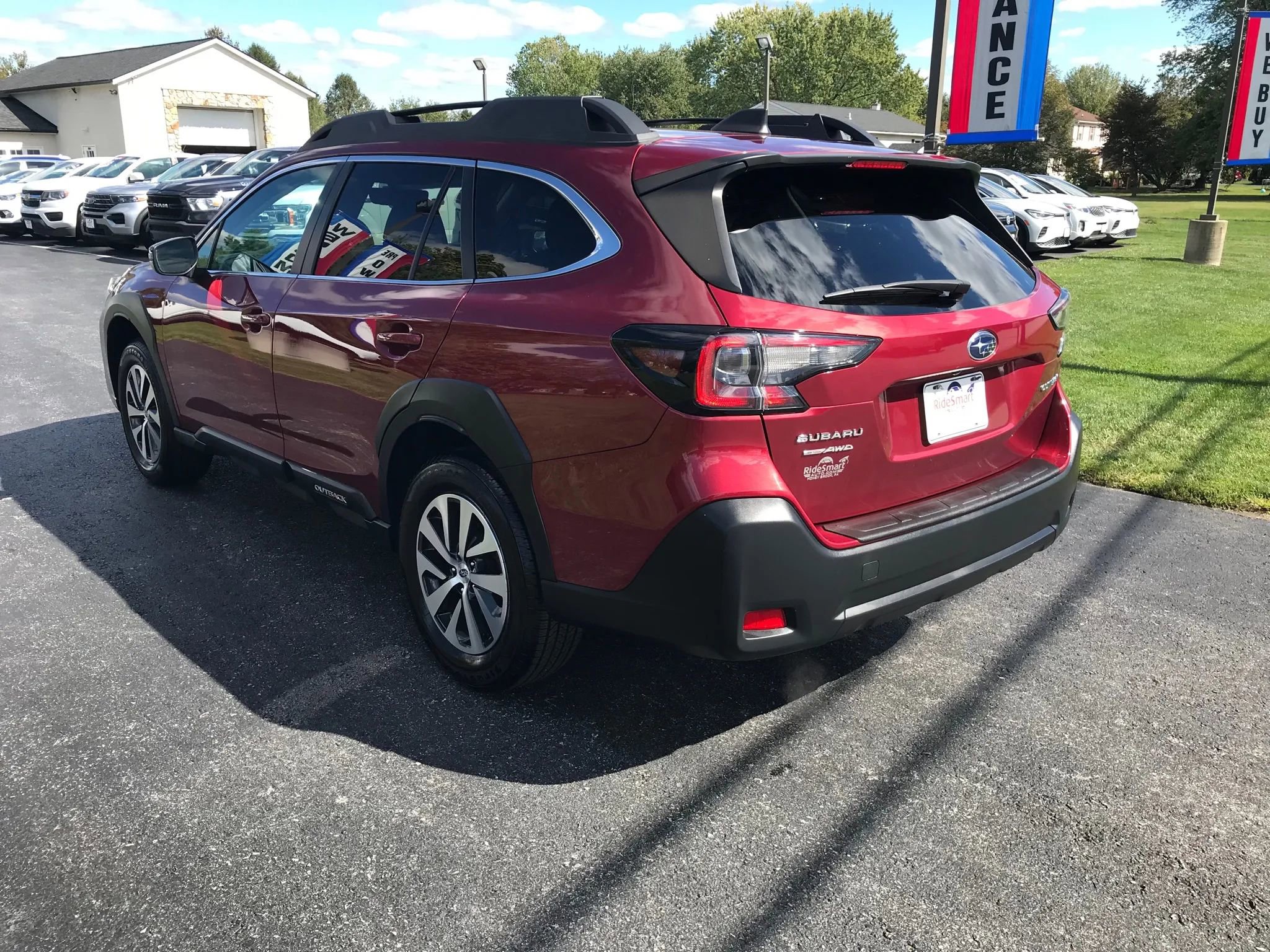 Used 2023 Subaru Outback Premium image 8
