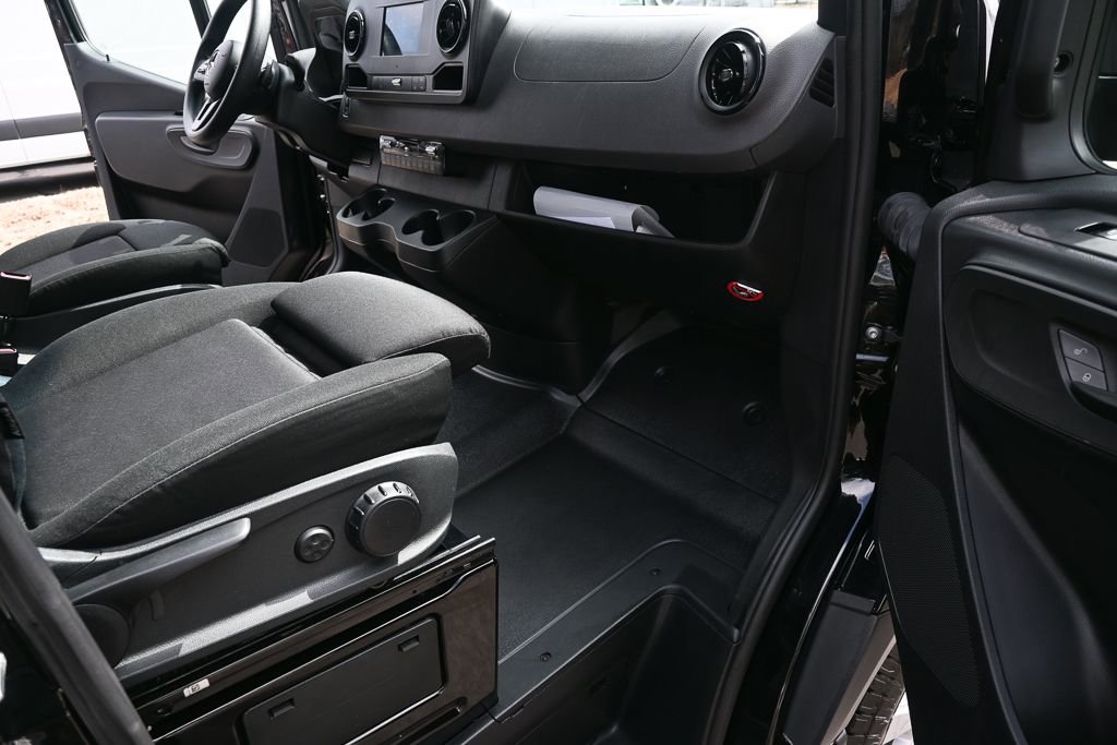 Used 2023 Mercedes-Benz Sprinter 2500 image 18