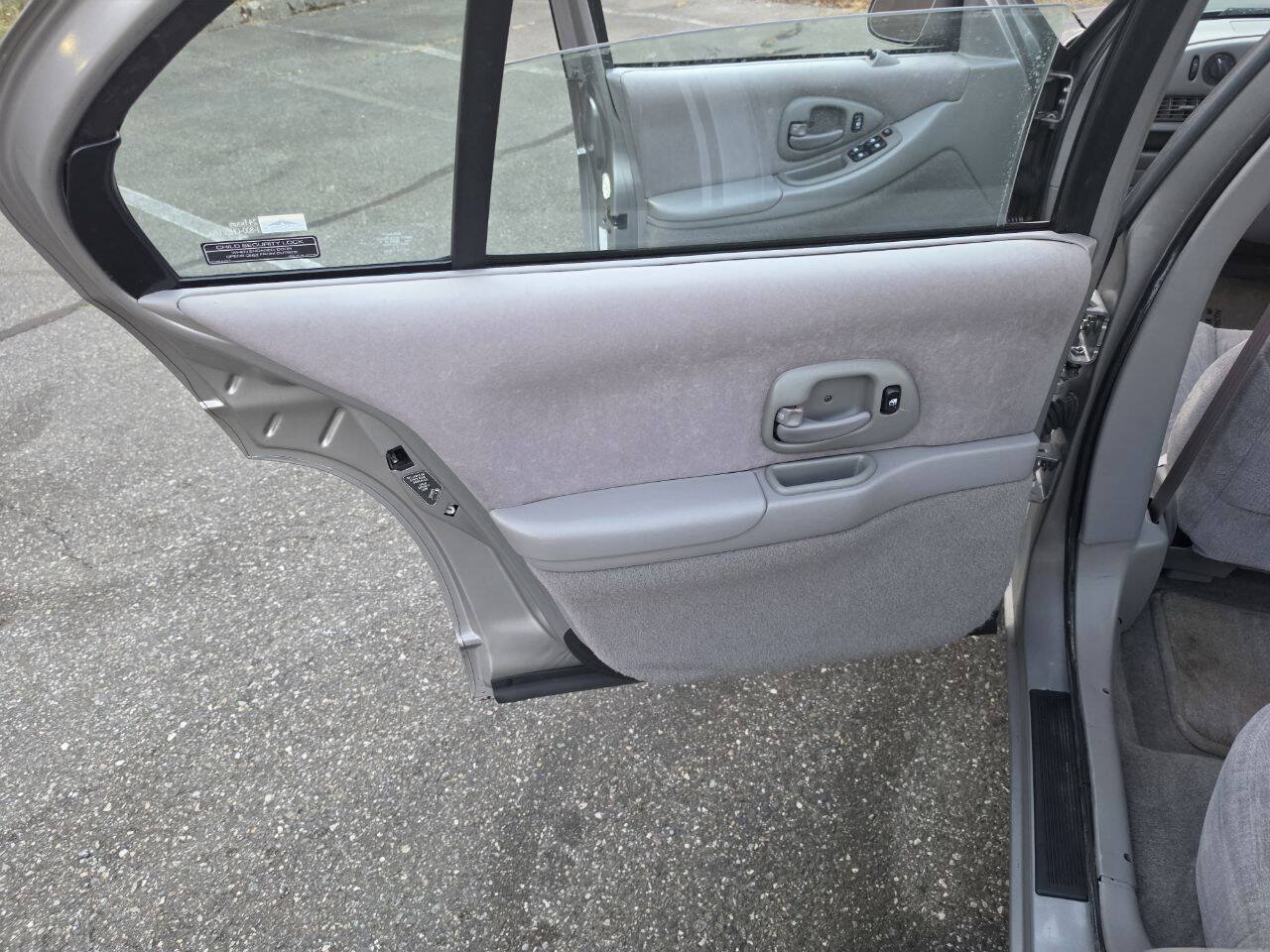 Used 1996 Chevrolet Lumina LS FWD image 32