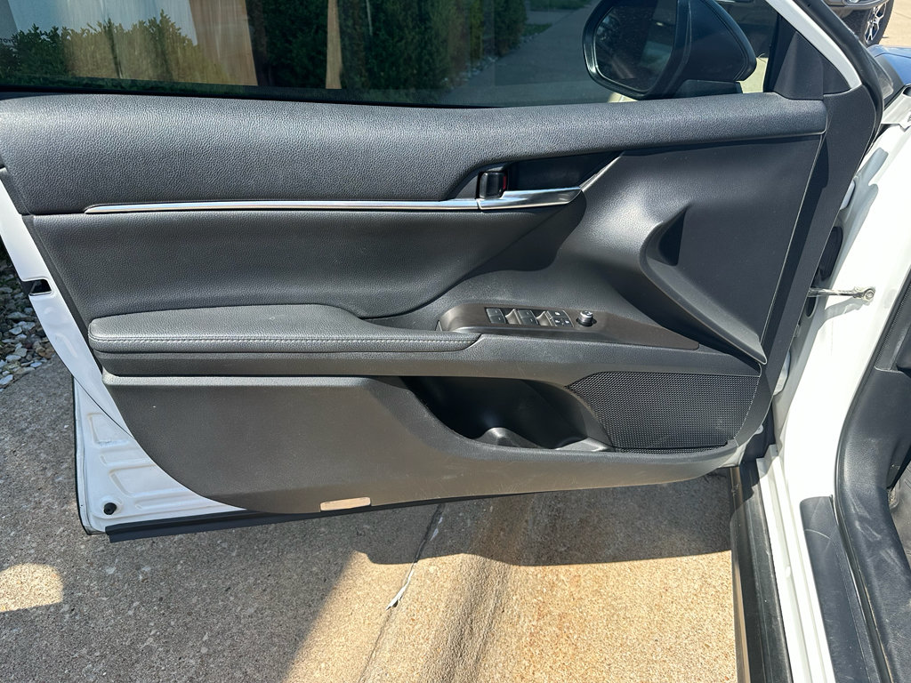 Used 2022 Toyota Camry XSE FWD image 15