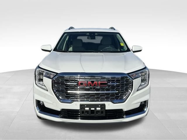 Used 2024 GMC Terrain Denali w/ Denali Premium Package image 12