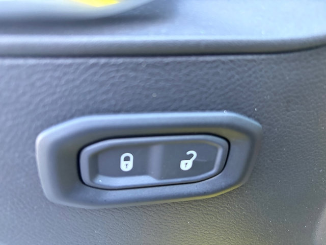 Used 2024 Jeep Wrangler Unlimited w/ Convenience Group AWD/4WD image 18