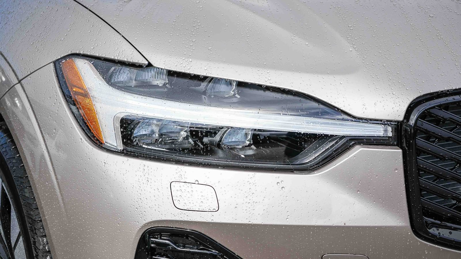 New 2026 Volvo XC60 B5 Plus w/ Protection Package Premier AWD/4WD image 4