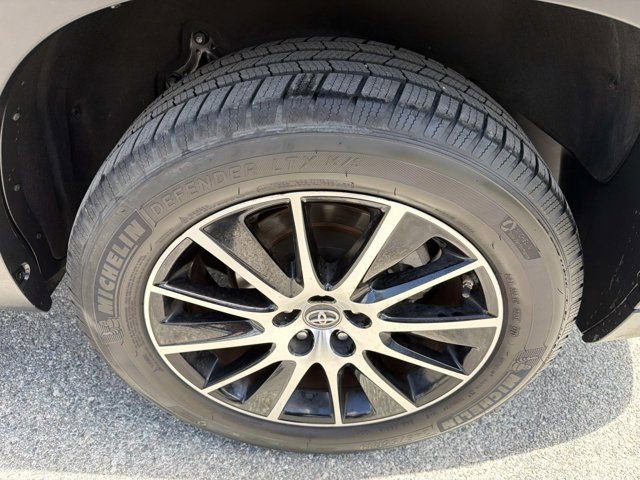 Certified 2018 Toyota Highlander SE FWD image 26