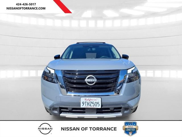 Certified 2025 Nissan Pathfinder Platinum FWD image 2