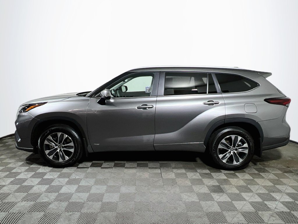 Certified 2026 Toyota Highlander XLE AWD/4WD image 4