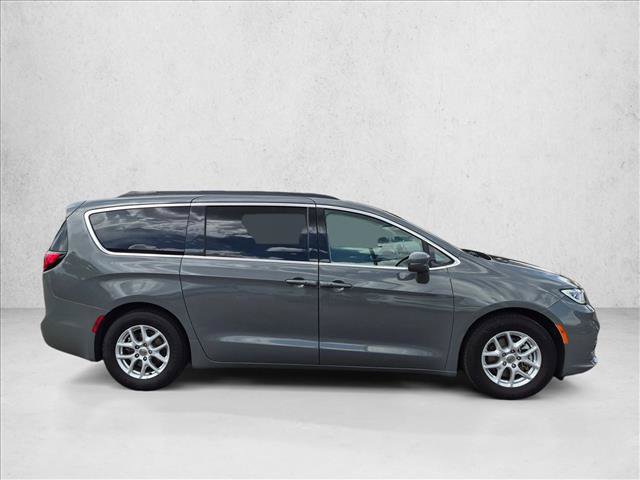 Used 2022 Chrysler Pacifica Touring-L FWD image 4