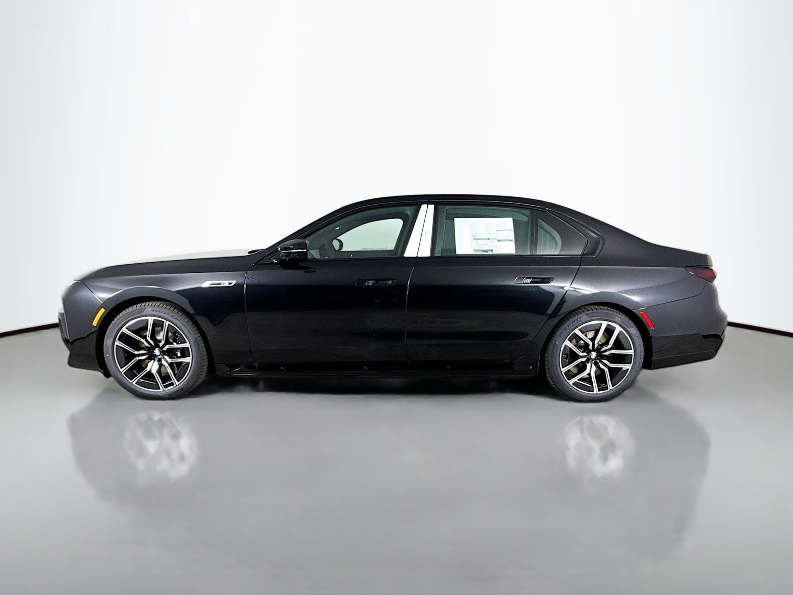 Used 2026 BMW i7 M70 AWD/4WD image 4